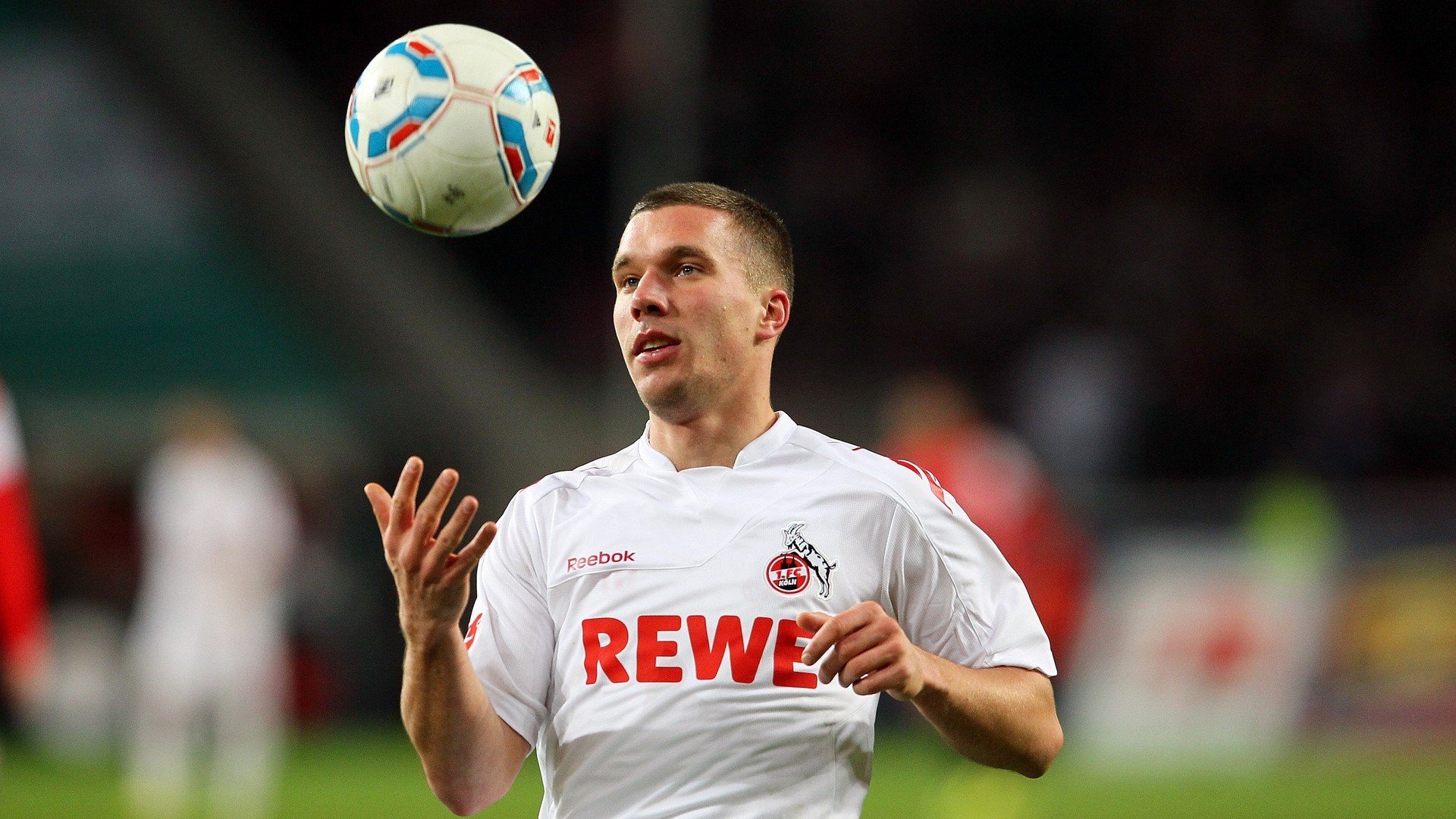 蓝衣战神独舞,卢卡库铁蹄踏碎北欧防线,匈牙利极致控球碾压丹麦